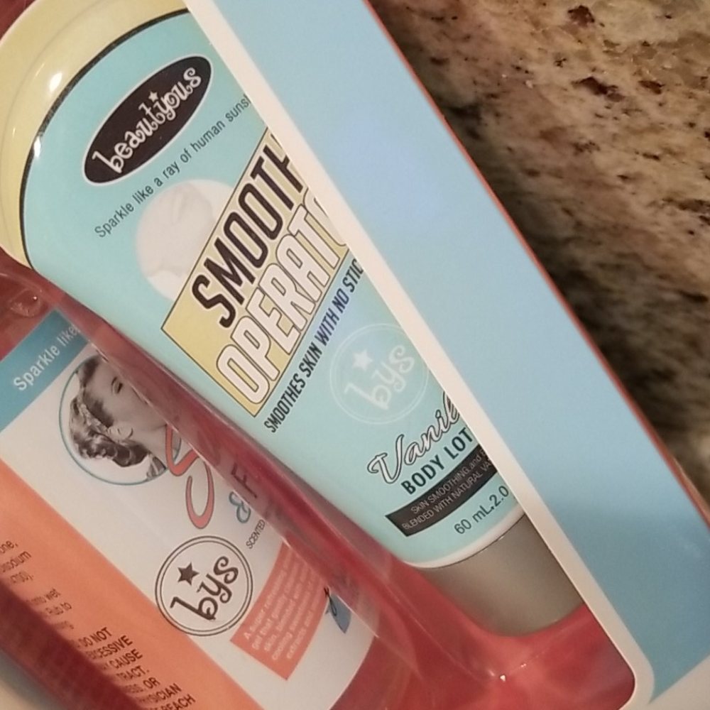 COPY - Exfoliating Gloves & Bath Essentials - Picture 11 of 12